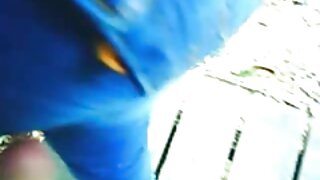ಜಗ್ಗಿ ಹೊಂಬಣ್ಣದ ಲೂಸಿ ಜಾರಾ ಹಿಂದಿಯಲ್ಲಿ ಮಾದಕ ಪೂರ್ಣ ಚಲನಚಿತ್ರ ತನ್ನ ತಲೆಯನ್ನು ಕೊಟ್ಟು ಅವಳ ದೊಡ್ಡ ಹುಬ್ಬುಗಳ ಮೇಲೆ ಕಮ್ಶಾಟ್ಗಳನ್ನು ತೆಗೆದುಕೊಳ್ಳುತ್ತಾಳೆ